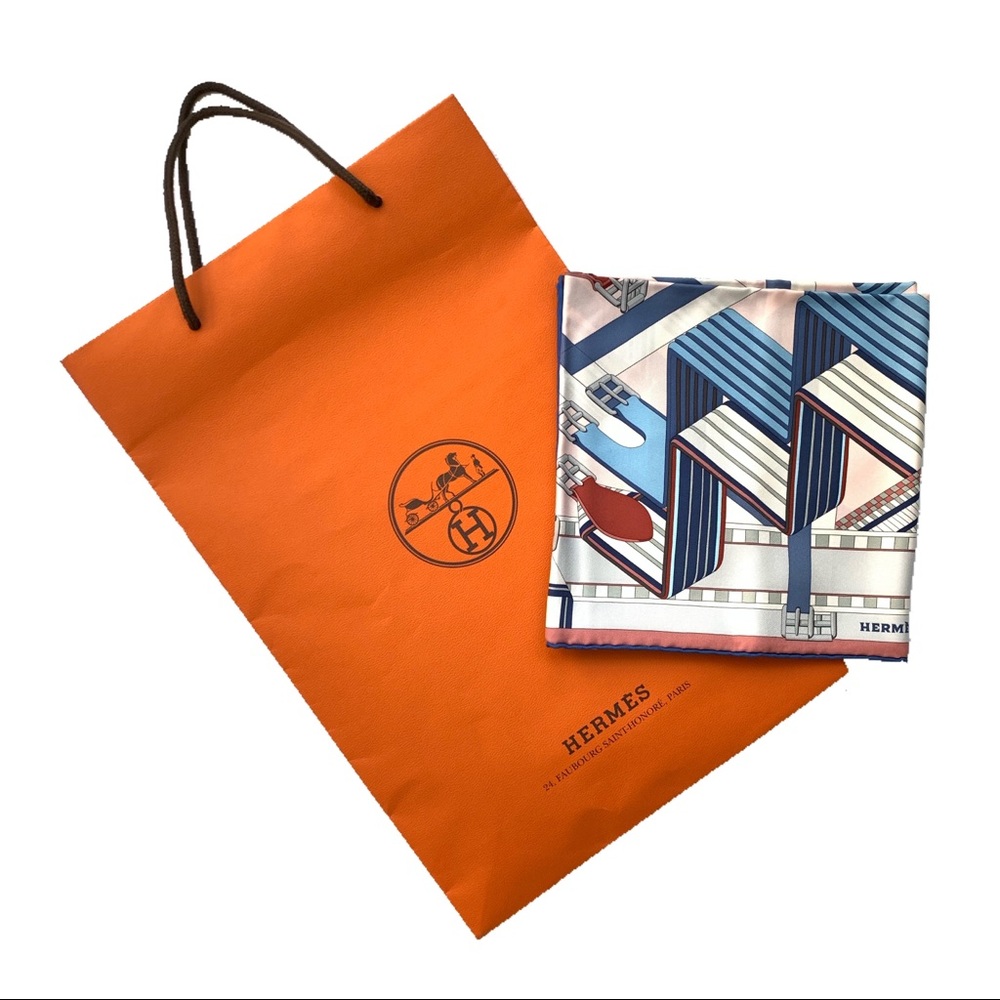 ❌SOLD❌Hermes Silk Scarf - Picture 2 of 5